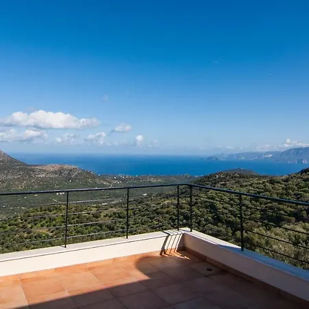 Dio Petres Bed & Breakfast Kroustas